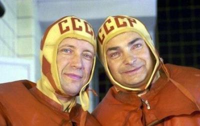 Экипаж «Союз-22» В. Аксенов (справа) и В. Быковский